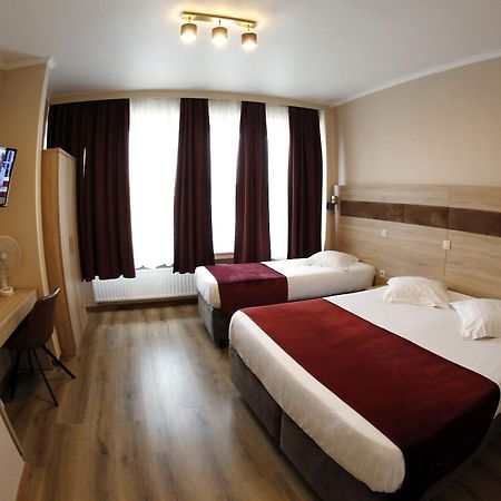 Hotel De France Saint-Gilles Kültér fotó