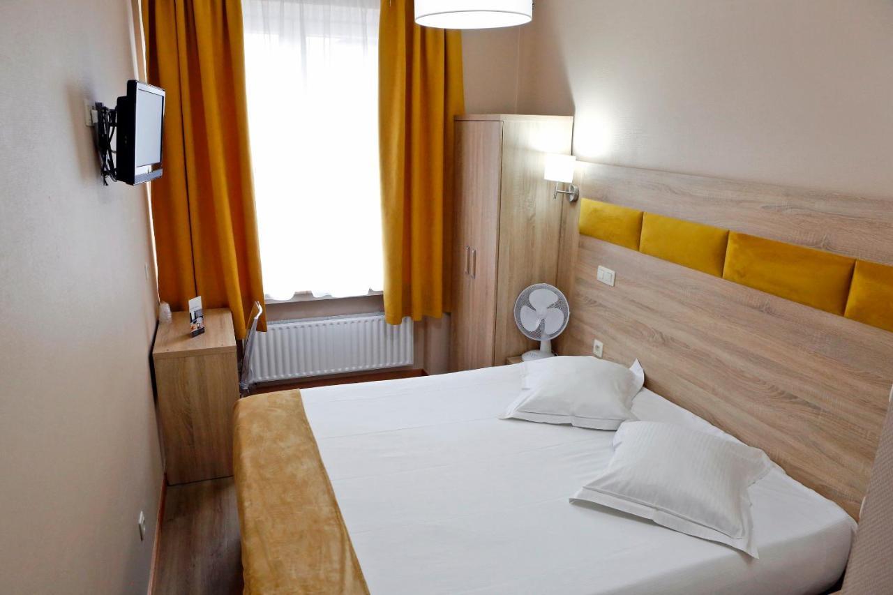 Hotel De France Saint-Gilles Kültér fotó