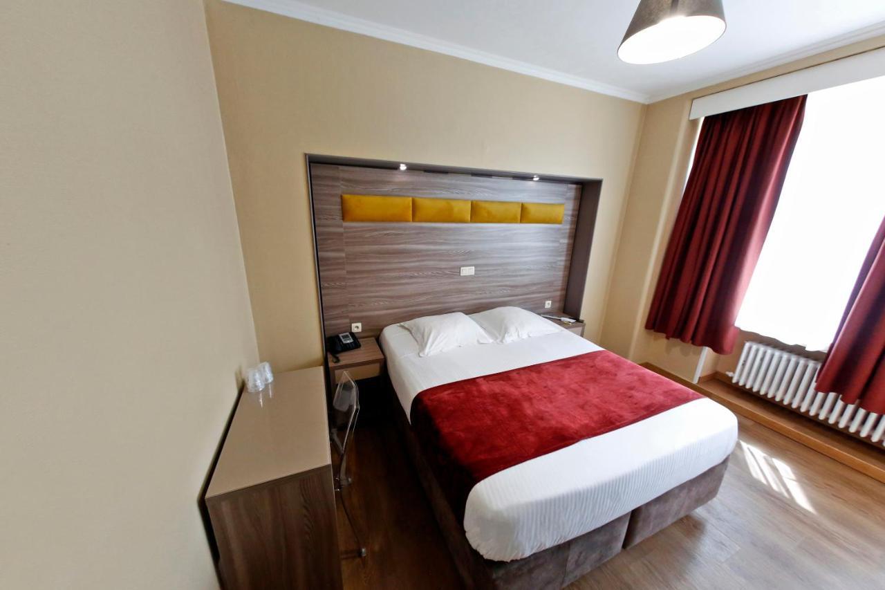 Hotel De France Saint-Gilles Kültér fotó