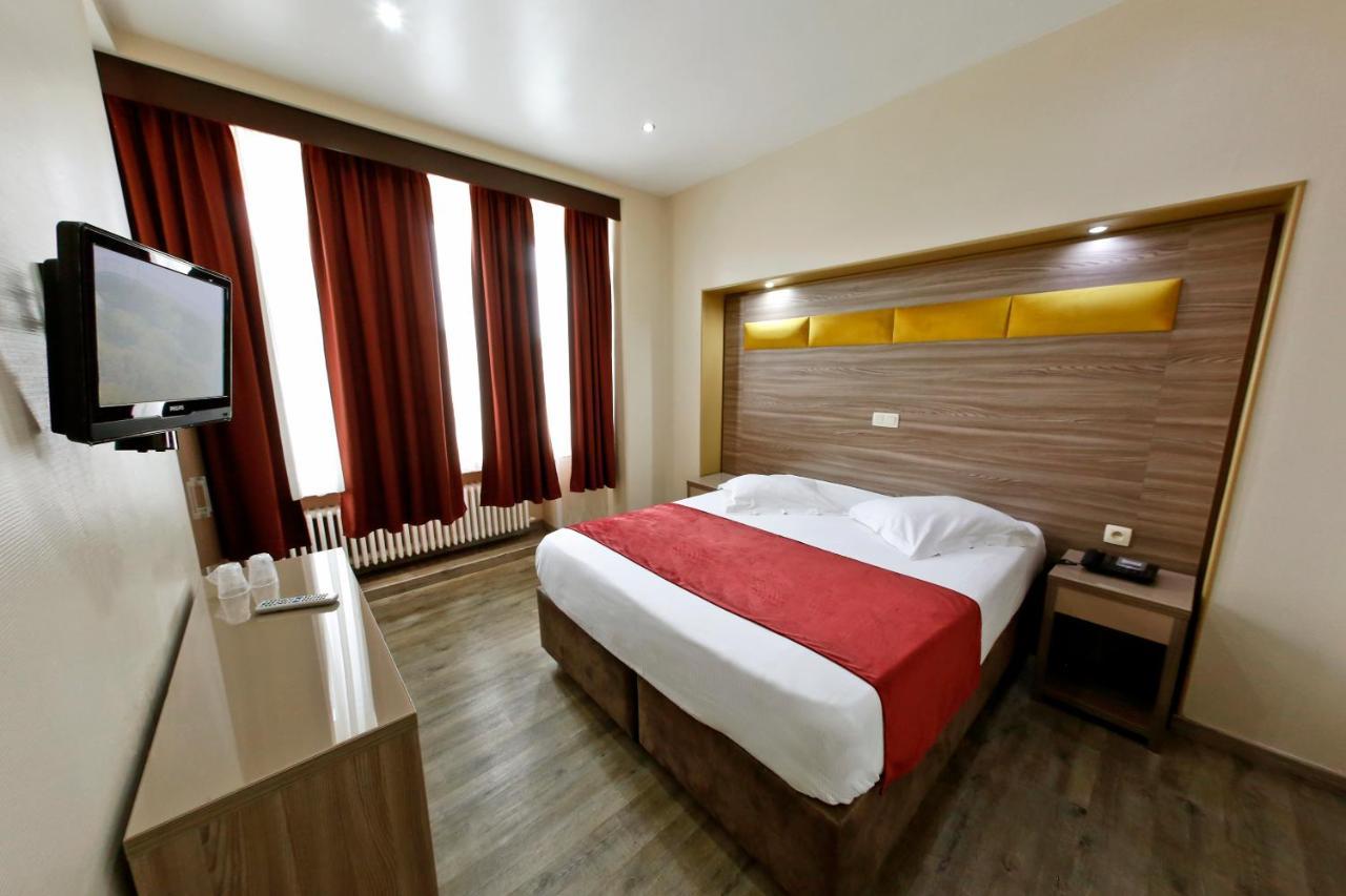 Hotel De France Saint-Gilles Kültér fotó