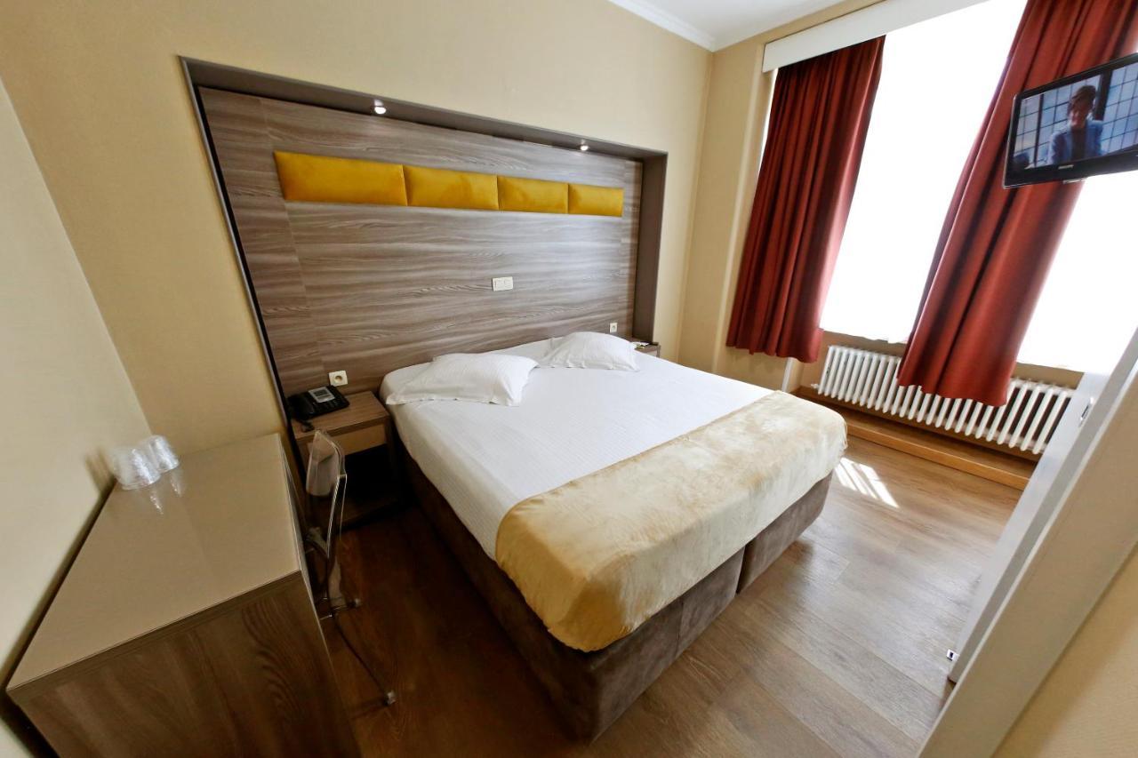 Hotel De France Saint-Gilles Kültér fotó