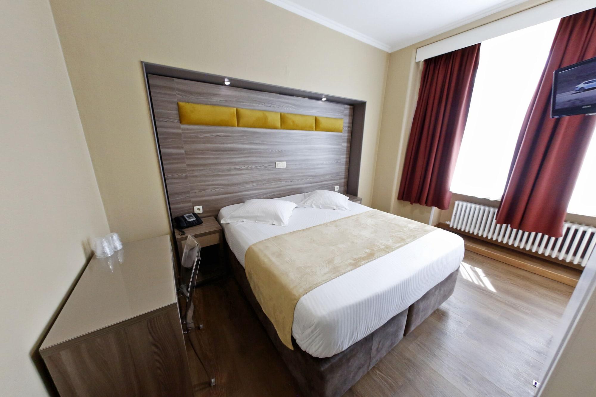 Hotel De France Saint-Gilles Kültér fotó
