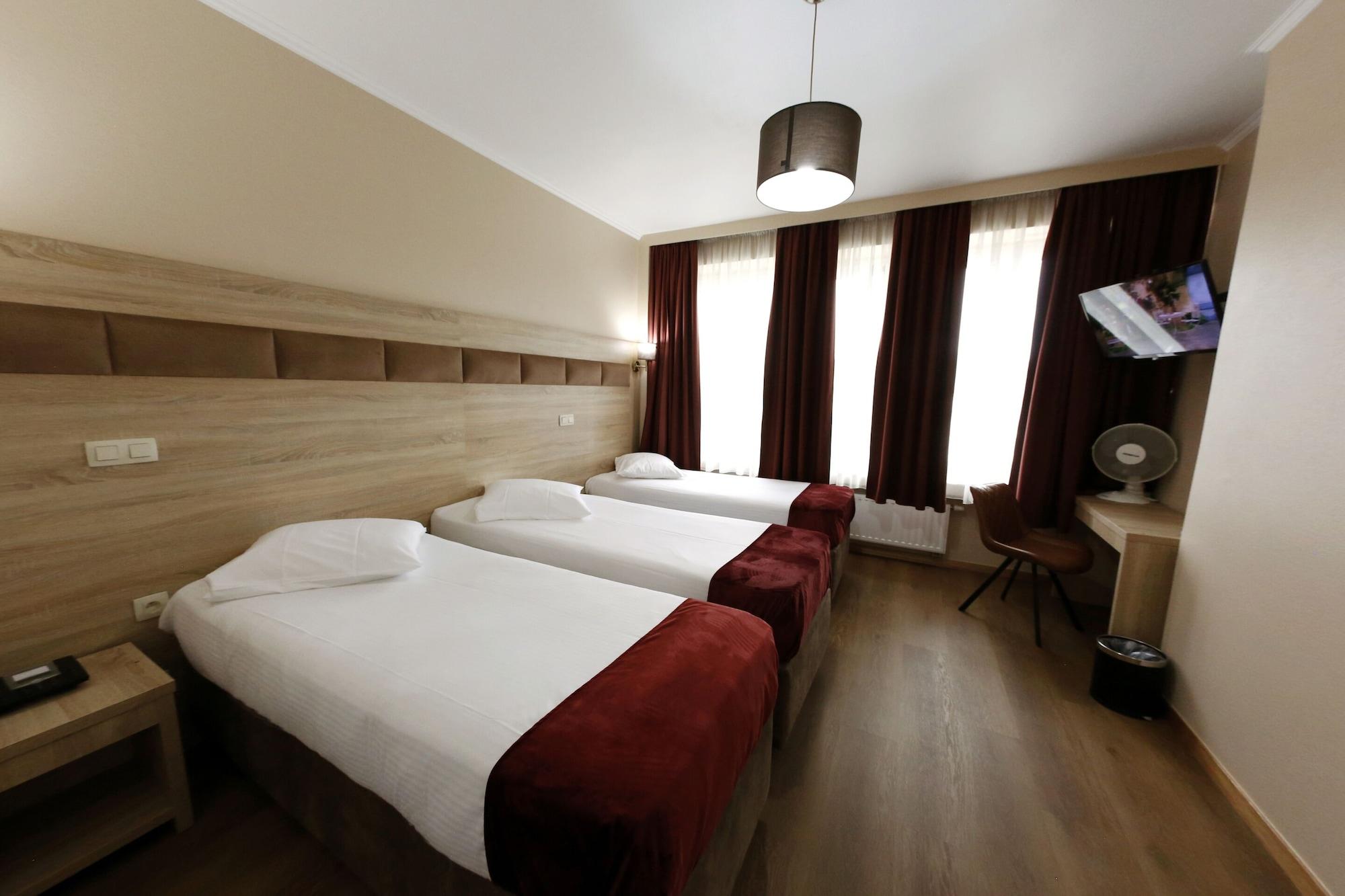 Hotel De France Saint-Gilles Kültér fotó