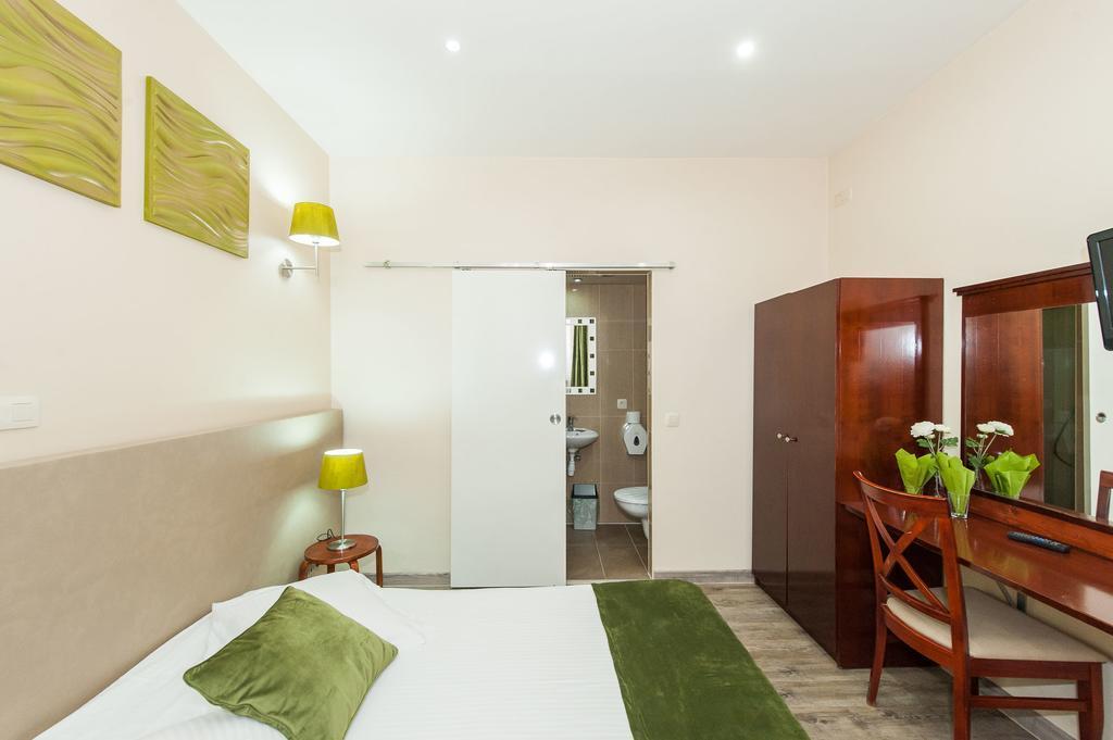 Hotel De France Saint-Gilles Kültér fotó