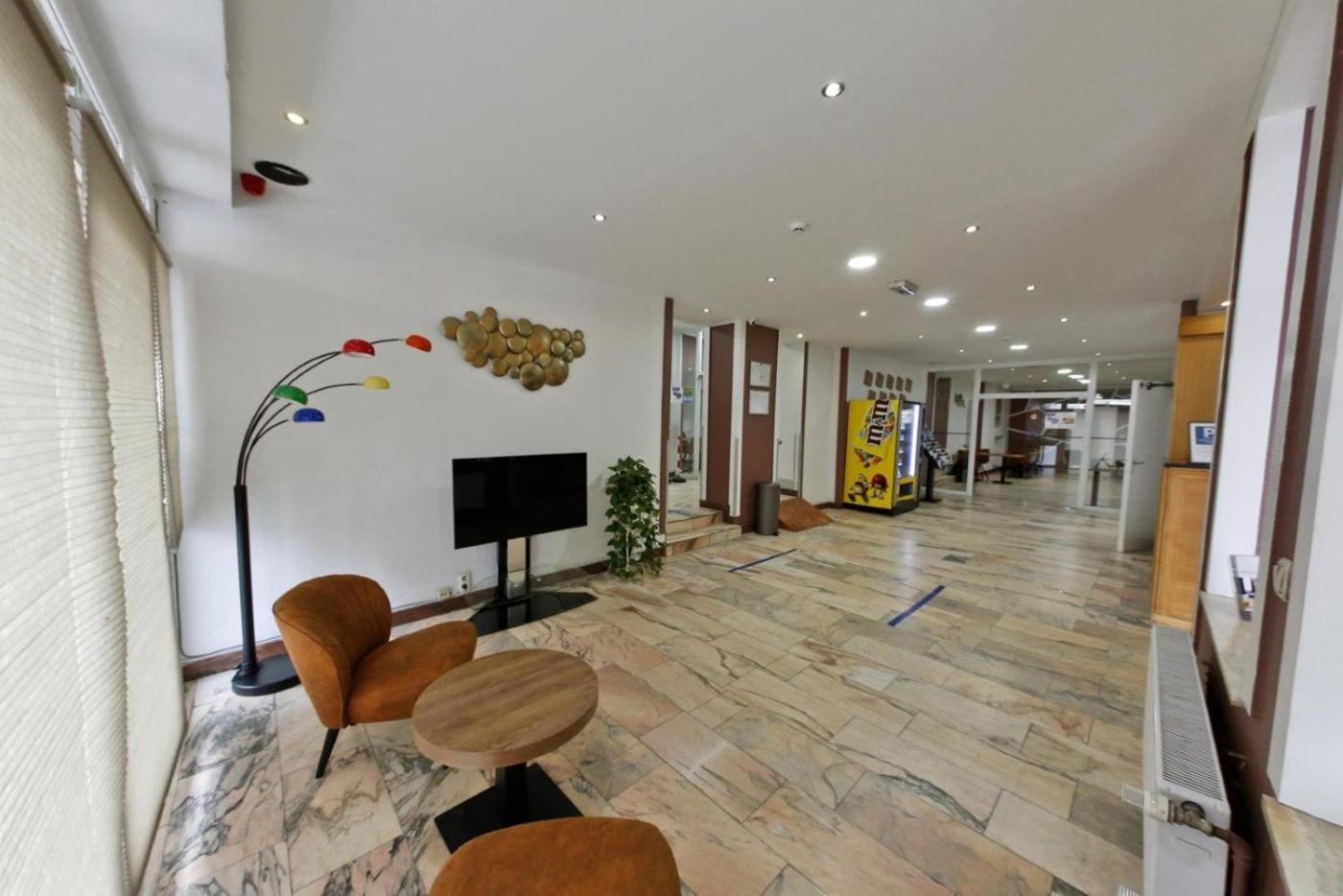 Hotel De France Saint-Gilles Kültér fotó