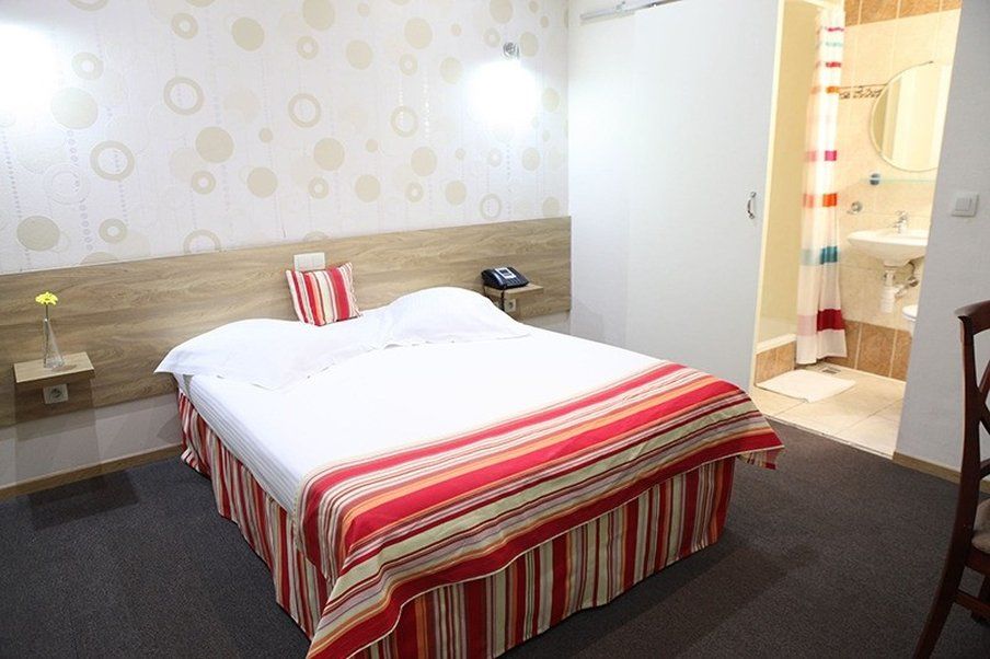 Hotel De France Saint-Gilles Kültér fotó